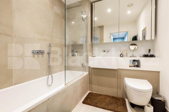Stylish and modern 2 bedroom 2 bathroom apartment with south facing balconies  Market Road, Islington